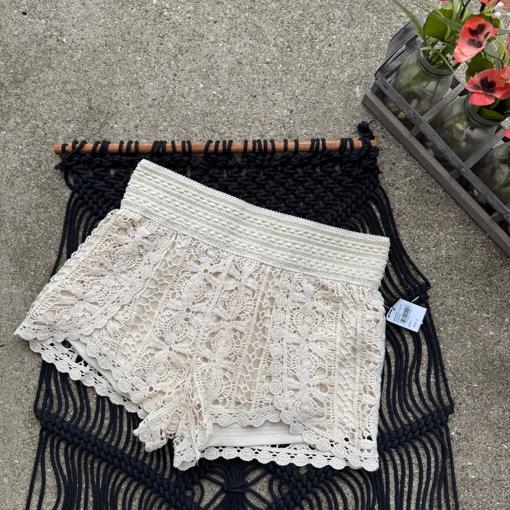 NWT Full Tilt Cream Crochet Shorts Size Small
